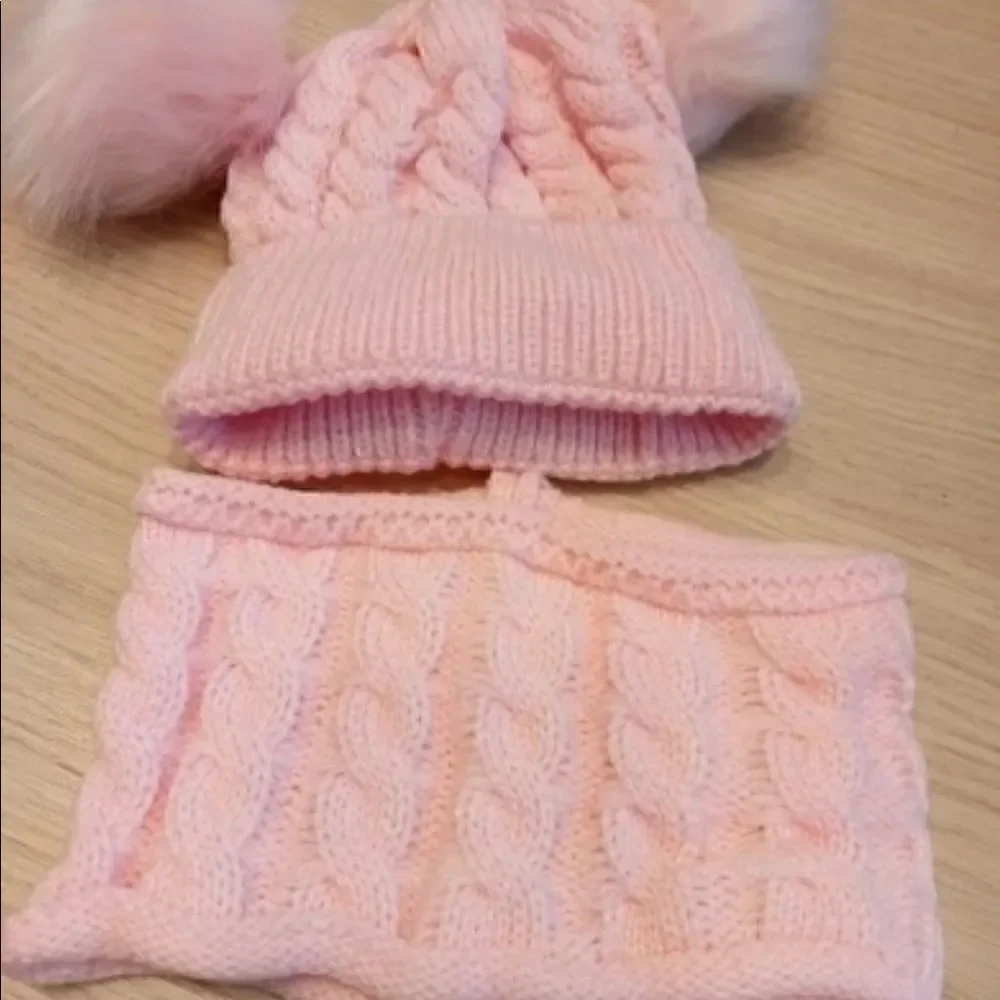 Brand New Winter Girls Hat Scarf Set